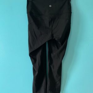 Black lulu lemon crop leggings